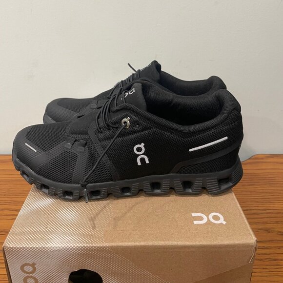 On Running Cloud 5 Women's Size 6 US Black - Picture 3 of 7
